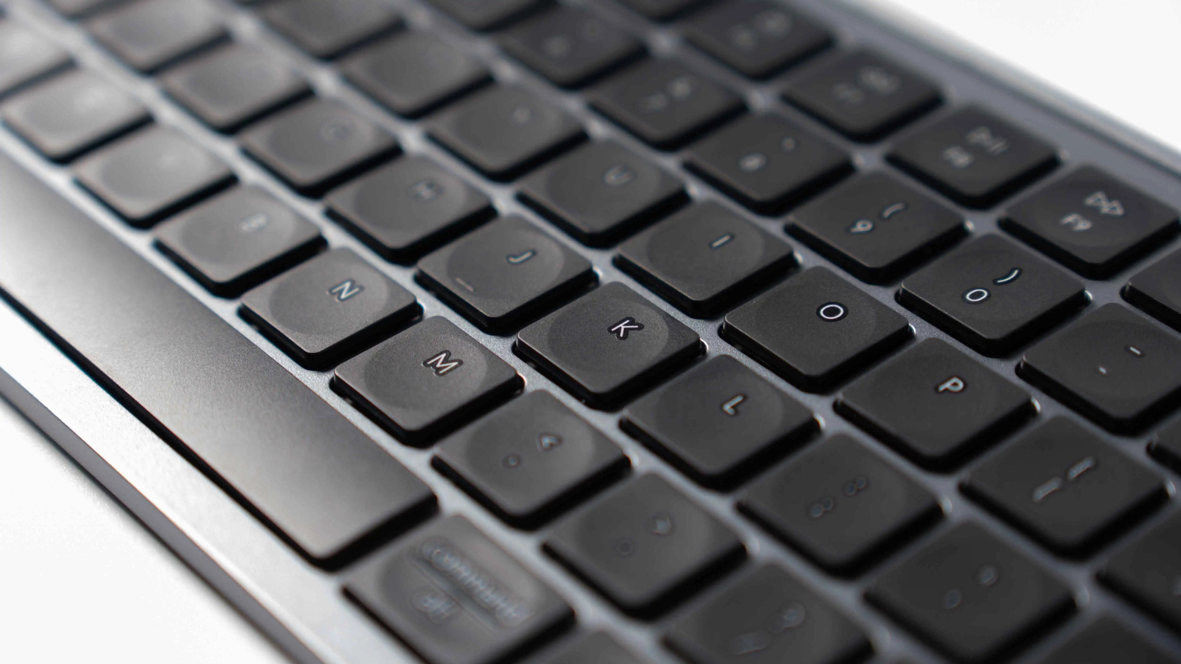 QuanGear B2 Pro Ultra-Slim Wireless Keyboard 98% Layout